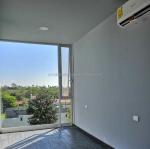 One Bedroom Hotel Black Shipping Container House Steel Door Luxury 20ft