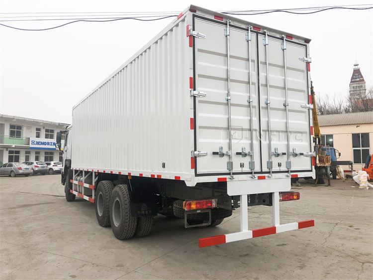 Brand New Howo 336HP Cargo Van Truck 6*4 Fence Cargo Truck Heavy Duty Stake Cargo Lorry Trucks