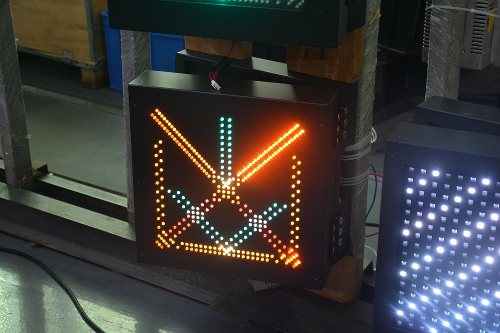 800*800mm LED Lane Control Signs Red Cross Green Arrow Signal