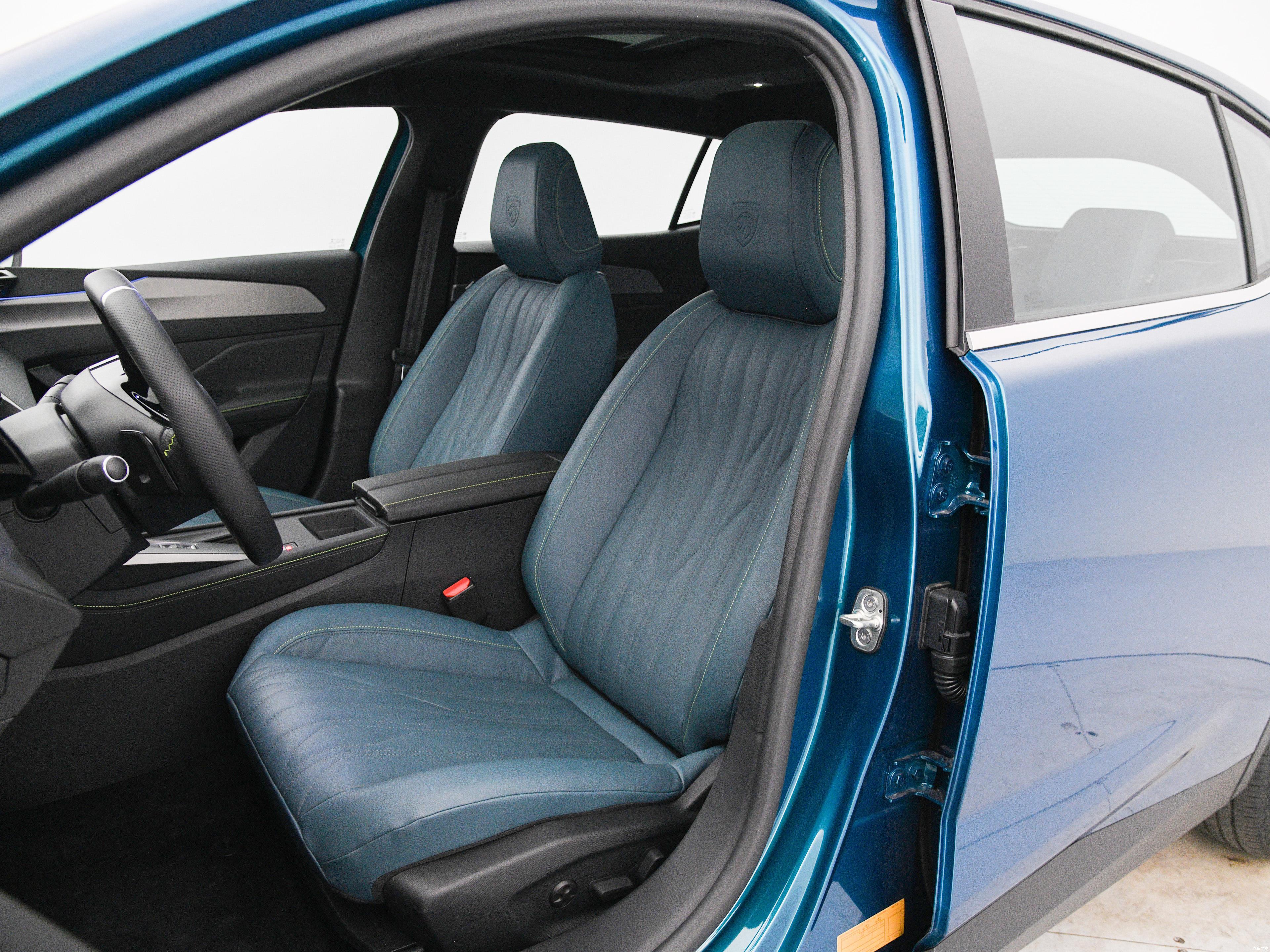 Dongfeng Peugeot 408X 2023 360THP Charm Edition 5-seat Hatchback with Front 4 Rear 4 Radar and Multi-link Rear Suspension