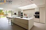 Furniture Lacquer Kitchen Wooden Cabinet with Cupboard Accessories in Customized