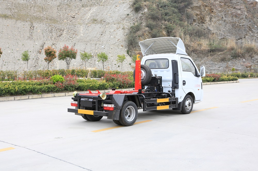 2 CBM Roll On Roll Off Small Garbage Truck with 2080 Wheelbase and Diesel Fuel