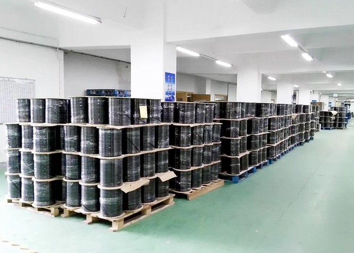 GJXH G657A1 FTTH Indoor Fiber Optic Cable Bow Type Wooden Drum 2000m