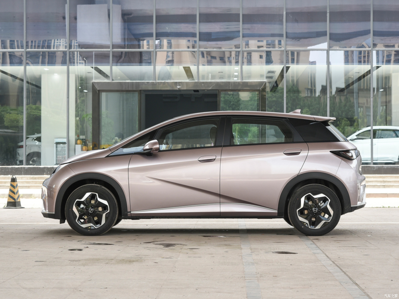 New Ev car used car B YD dolphin EV Wheel High Speed Electric vehicle 5 Seats Cheap Prices left hand car automotive