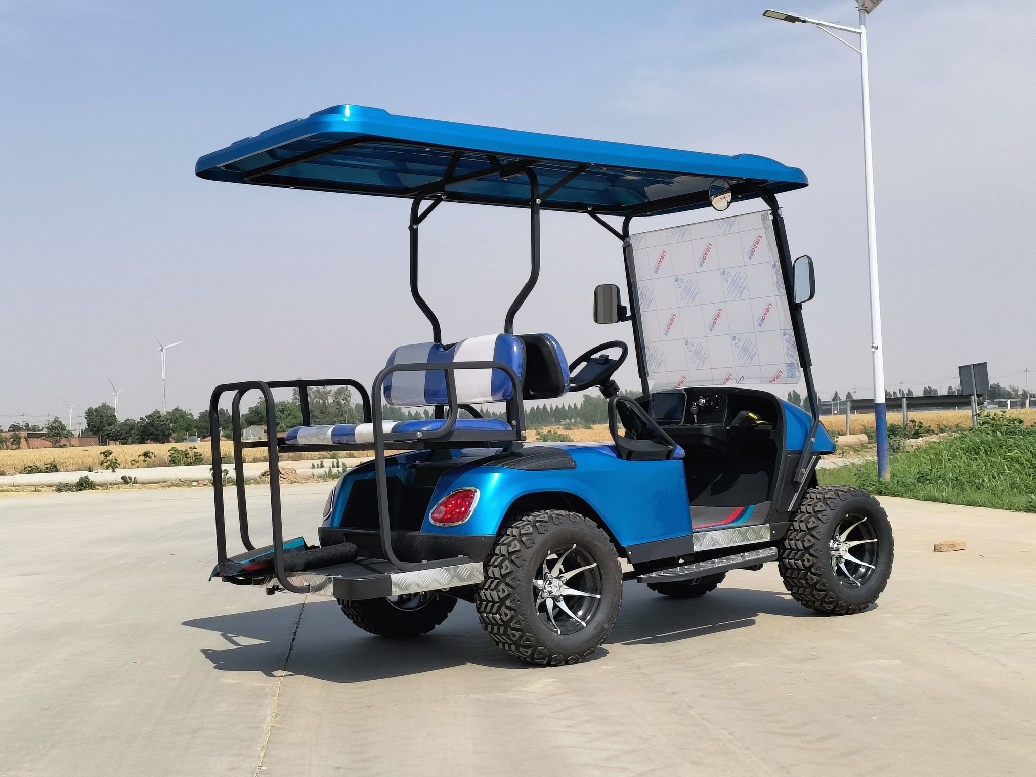 Affordable Price 4 Seater Golf Cart High End Instrument Panel NEV GOLF Cart With Bumper