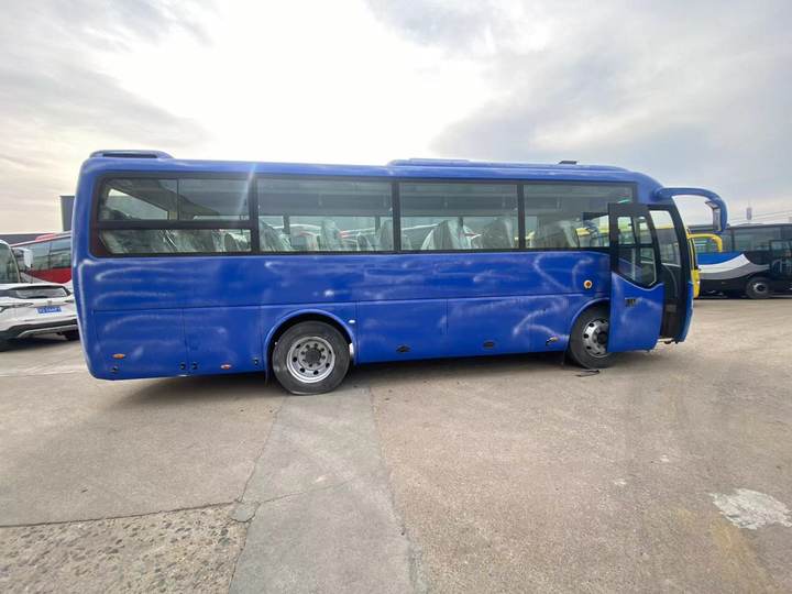 35 Seaters Used Coach Bus Left Drive Diesel Engine Yuchai Engine 8995*2490*3490mm
