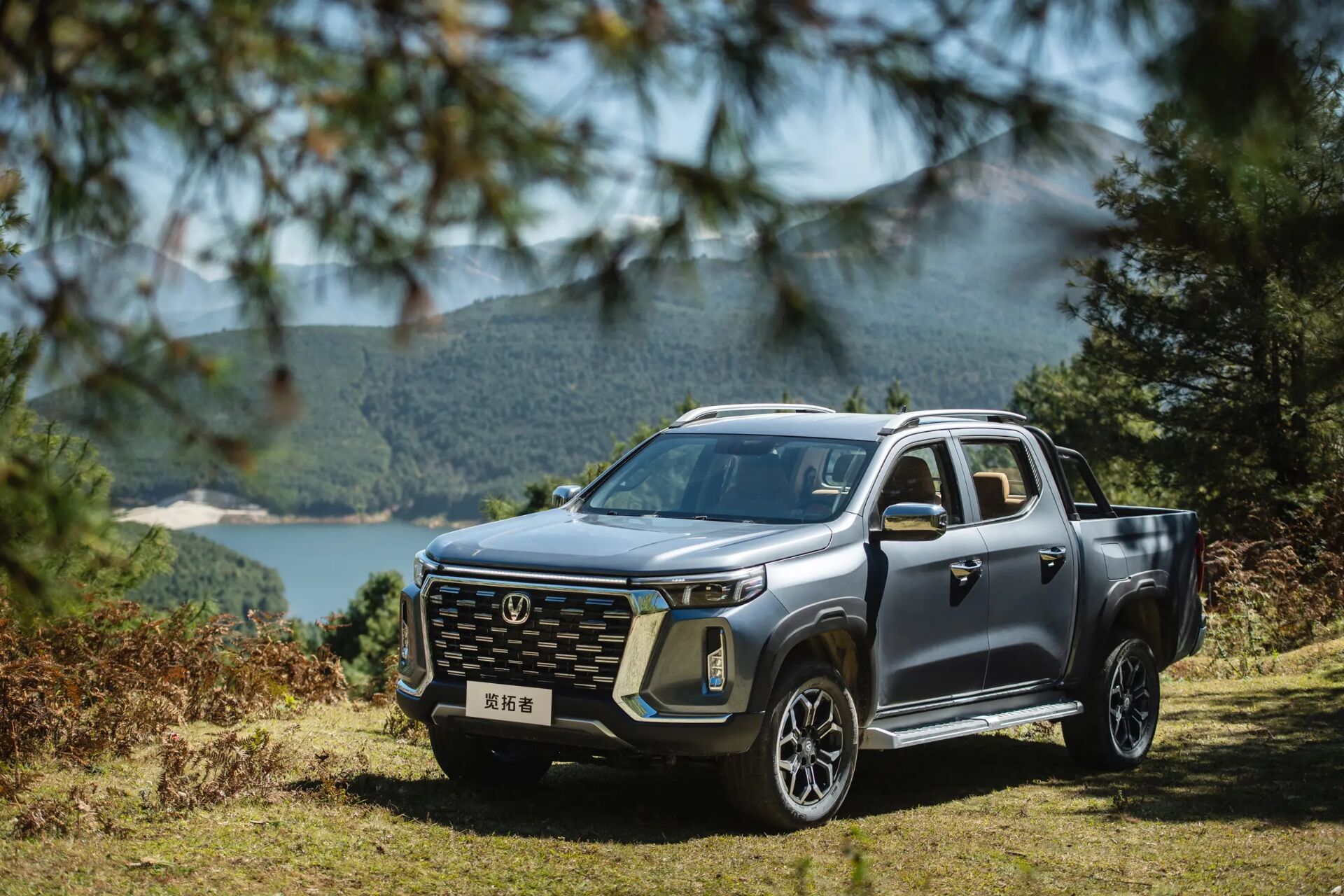2023 Changan Lantuozhe 2.0T Diesel Car Pickup with LED Headlight and Left Steering Stand Out from the Crowd