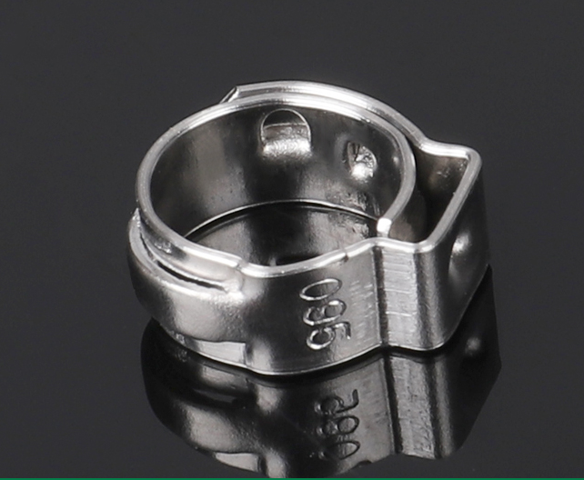 Stainless Steel Single Ear Stepless Throat Clamp for Metric Measurement System in Heavy-Duty Oil Pipe Installations