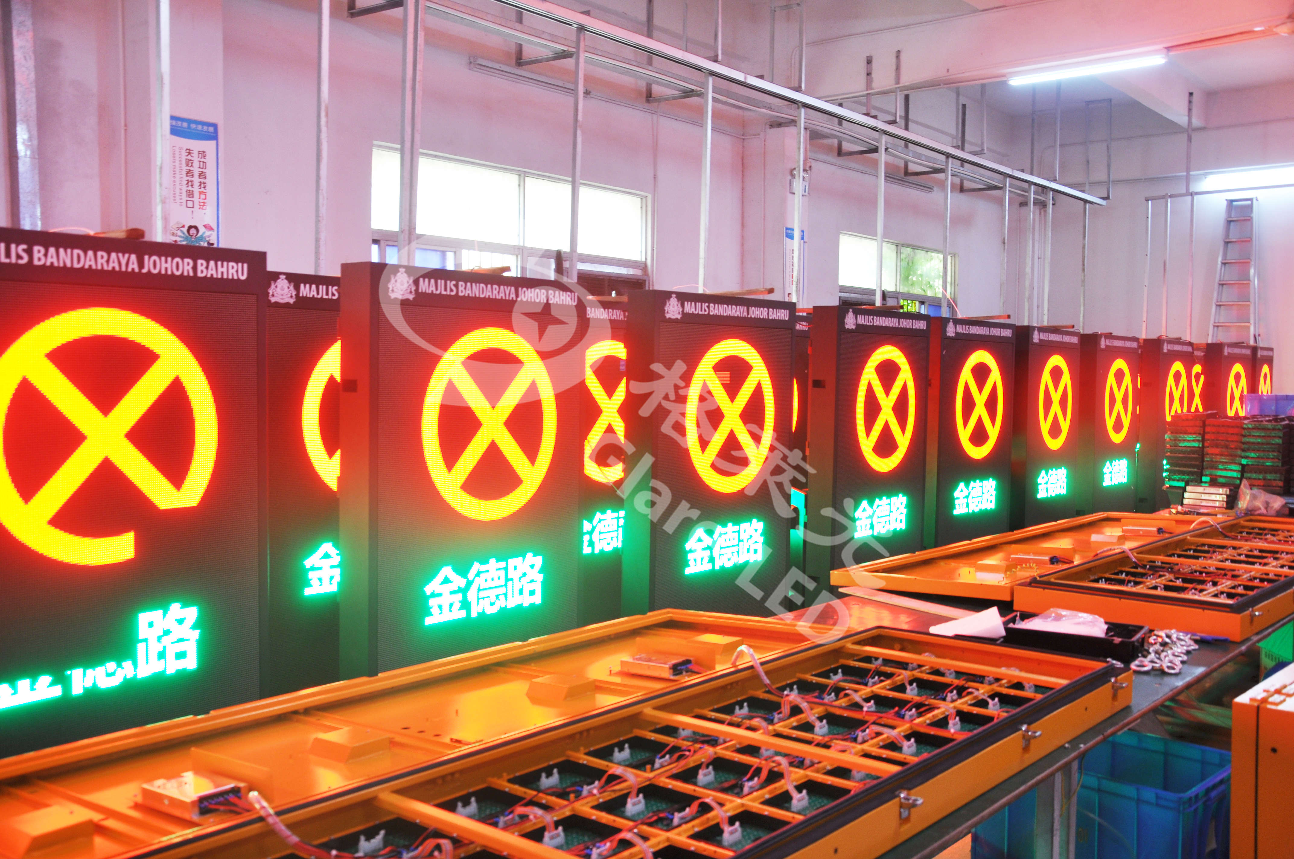 Municipal Roadside Street Light Pole LED Display for Urban Roadxpressway Advertising