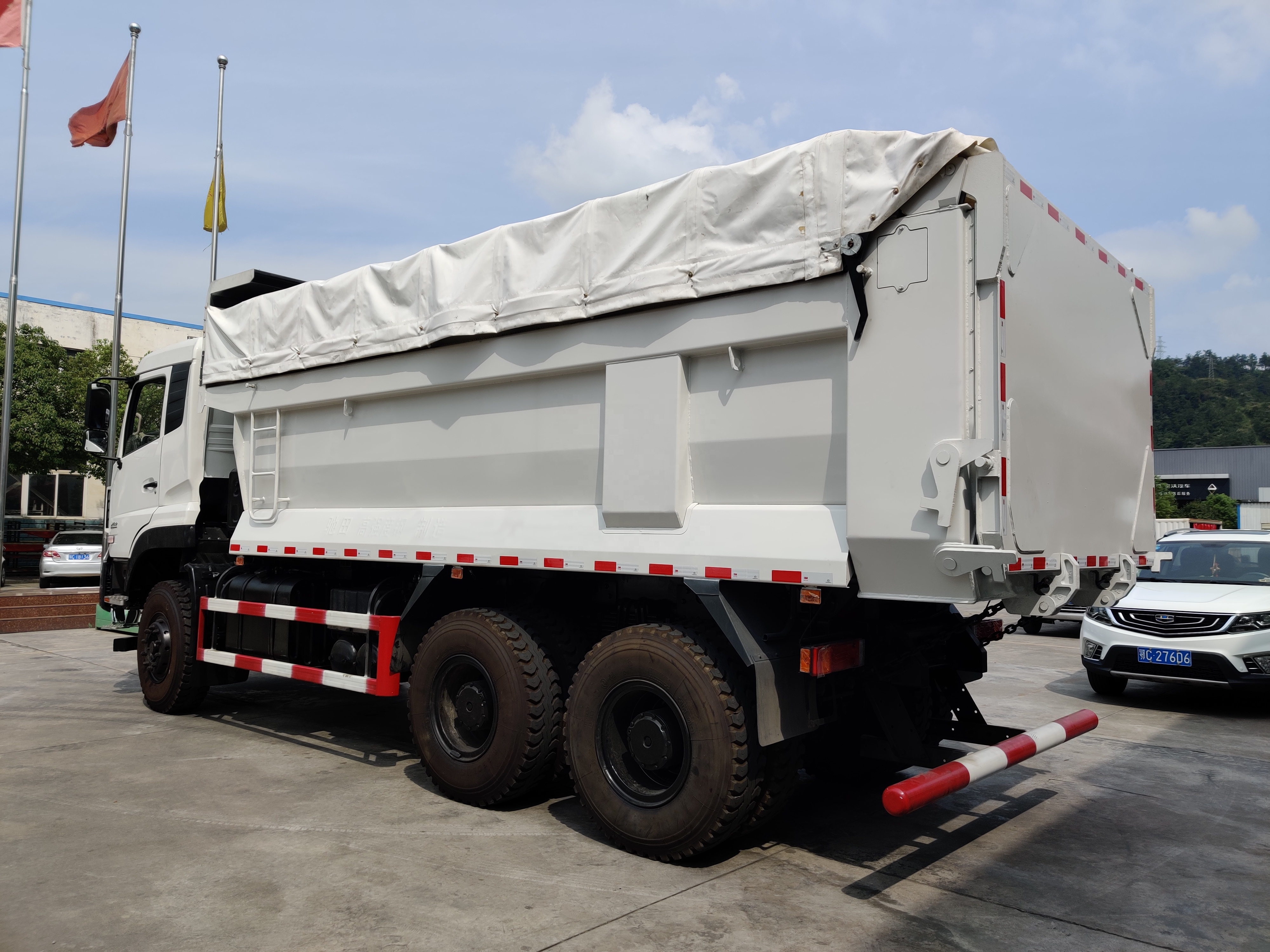 6x4 Left Hand Driving 371hp Forward Shift Tipper Truck 10 wheel 15-20T Dump Truck