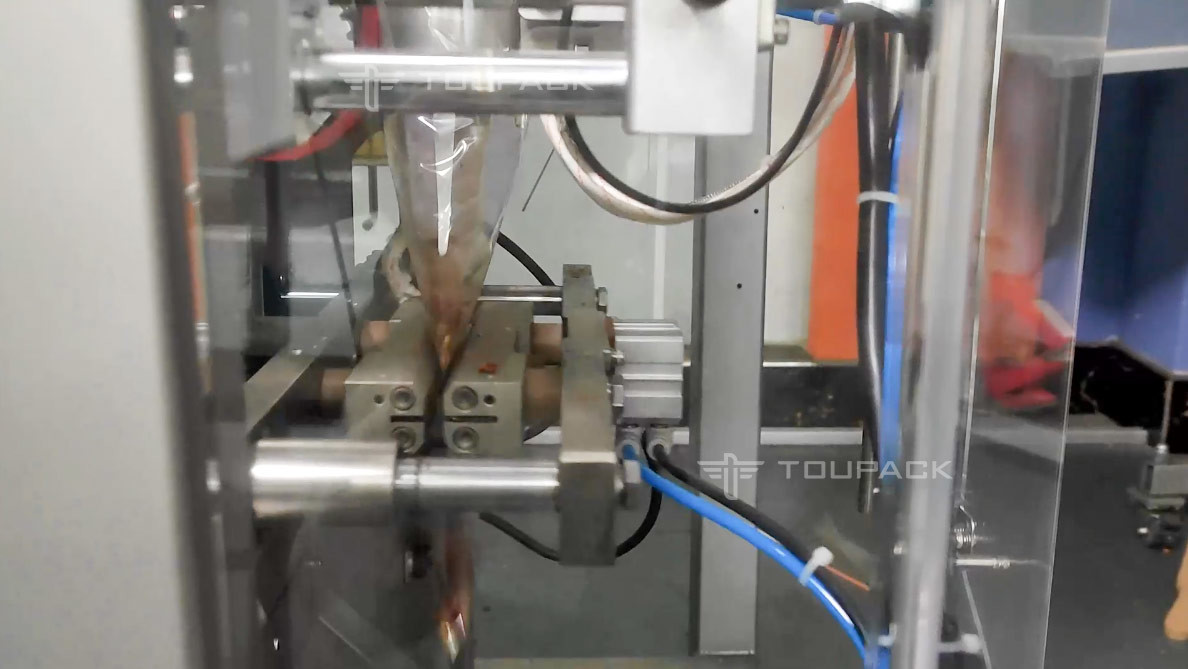 50g Dry Red Pepper Packing Machine Vertical Grain Bag With Multihead Weigher 120BPM