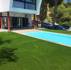 Quality 3 Tones Green Color Artificial Turf Grass Landscaping PE Synthetic Turf wholesale