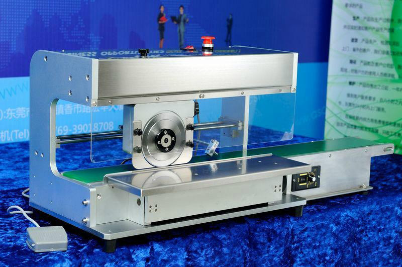 Automatic V Scroing PCB Depaneling Tool With Adjustable Conveyor Belt