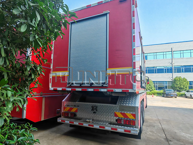 New SINOTRUK HOWO 15 Tons 6x4 Foam Water Tank Fire Fighting Truck Price