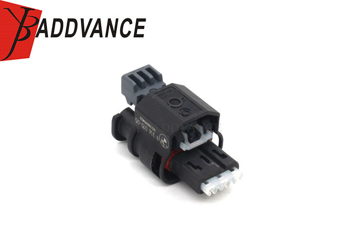 9316015-05 3 Pin Female PA66 GF35 Automotive Electrical Connector For BMW