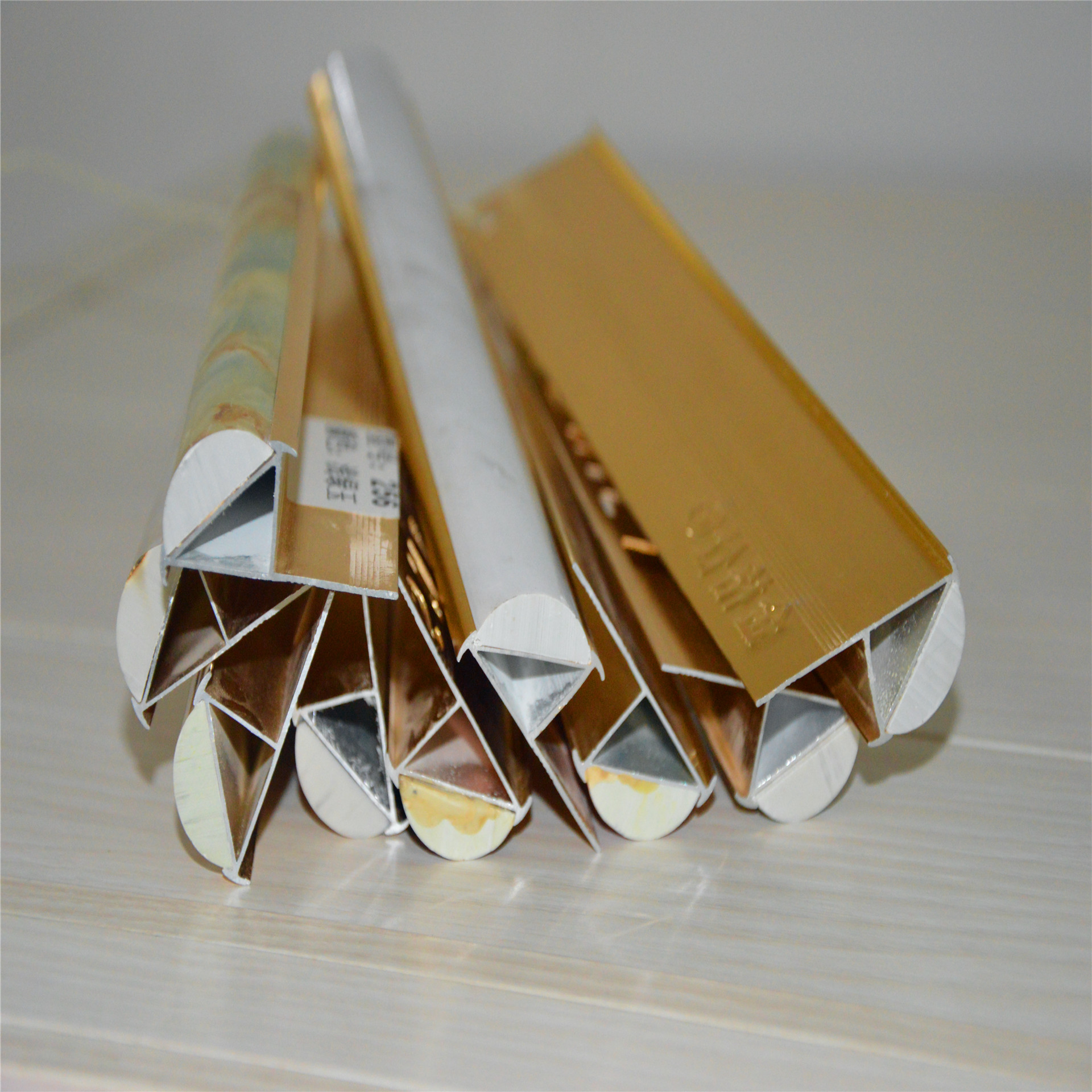 Polished External Corner Tile Trim Gold Transition Aluminum Angle Carpet Tile Trim