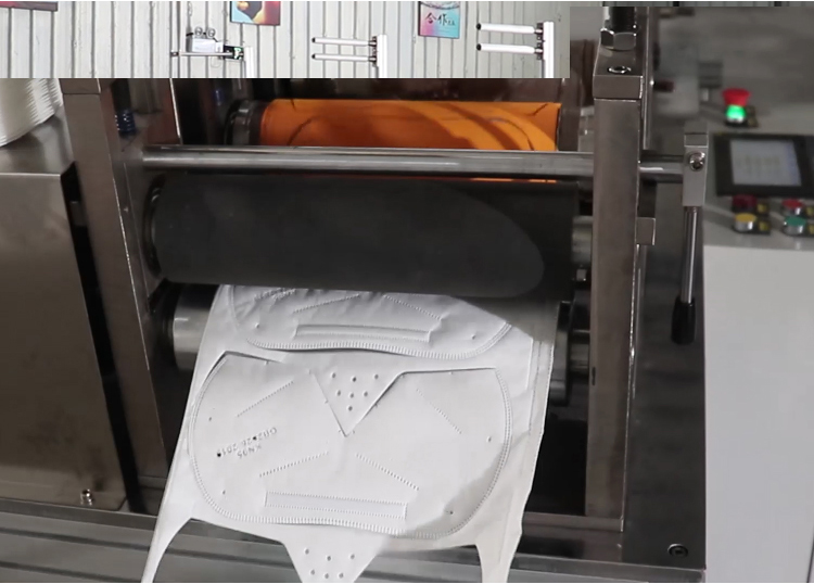 Medical Surgical Face Mask Making Machine AC220V 3.5KW Non Woven Fabric