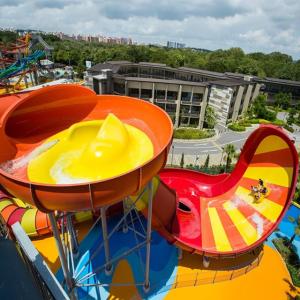 Quality Large Water Park Equipment Fiberglass Adult Water Slide for Theme Park Water Amusement Park wholesale