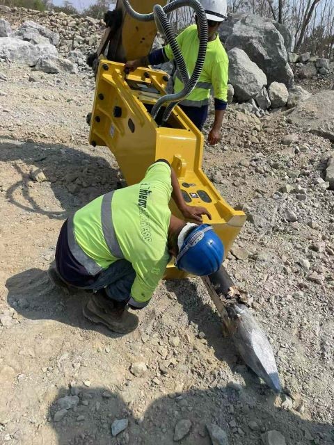 Hydraulic Hammer Rock Breaker with 155mm Chisel China Excavator Hydraulic Rock Breaker Hammer
