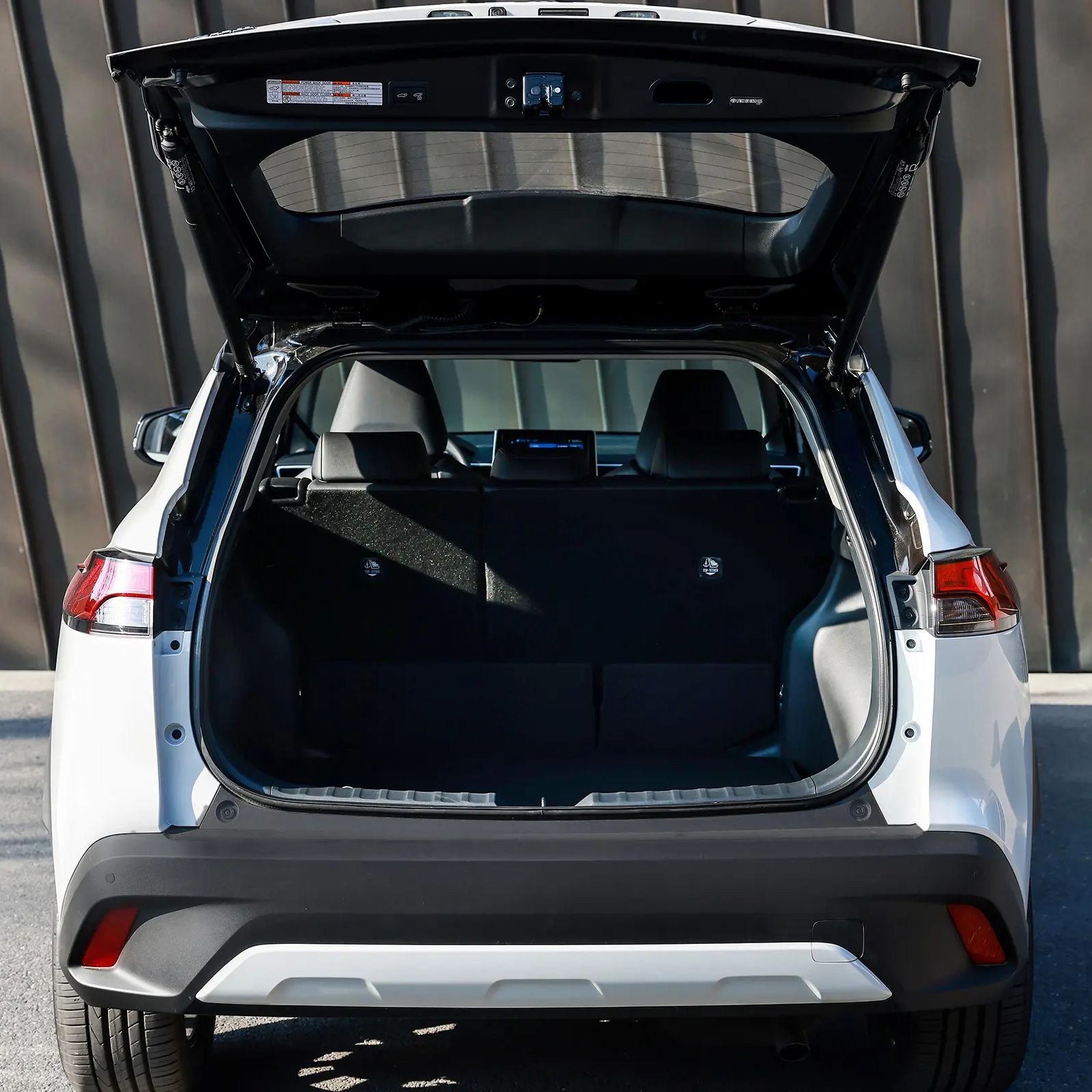 2024 To-yota Corolla Cross 2.0L Gasoline Hybrid Sports Car Best SUV with Front Suspension Macpherson and Automatic Gear Box