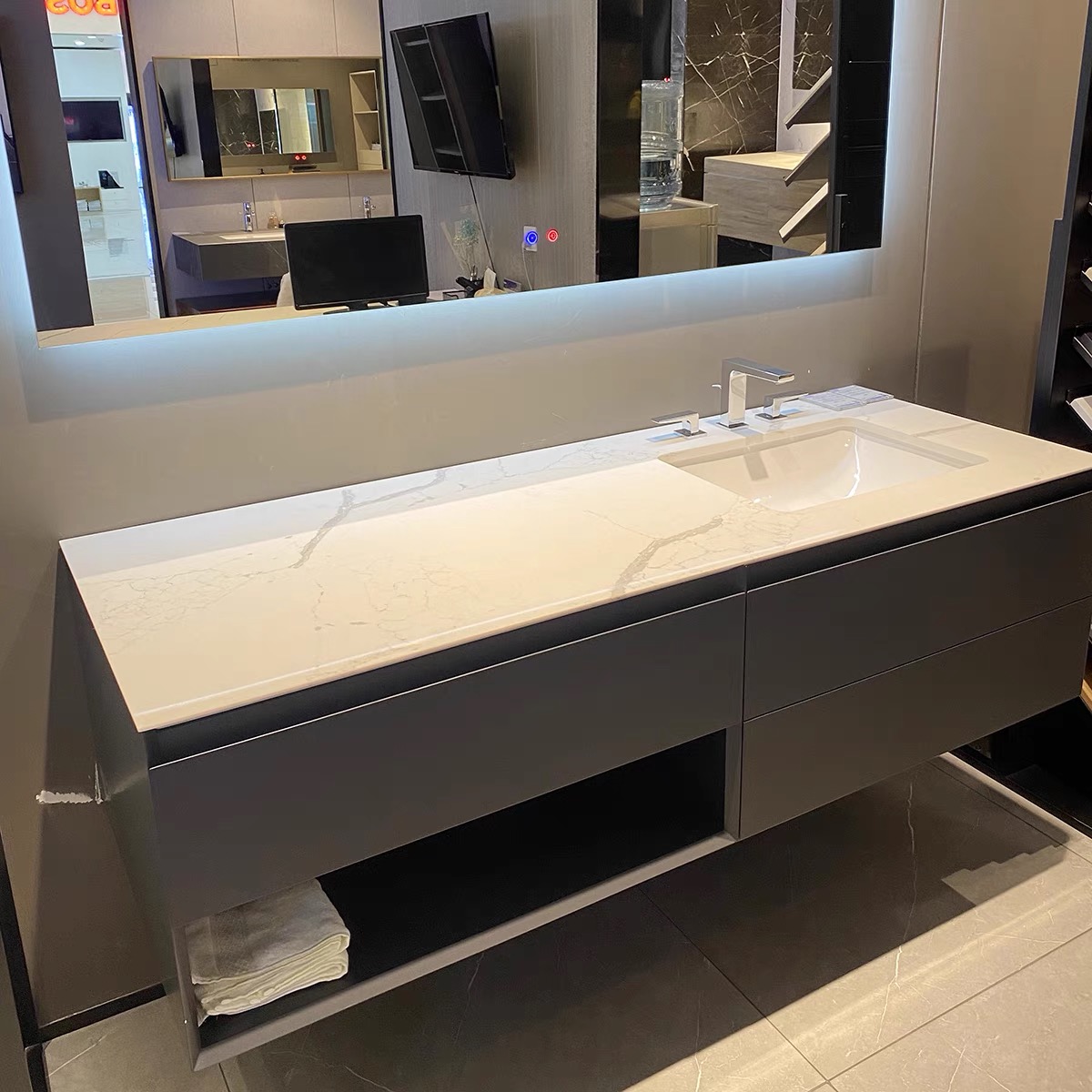 Modern Carcase Material Particleboard Bathroom Vanity Cabinet with Luxury European Style
