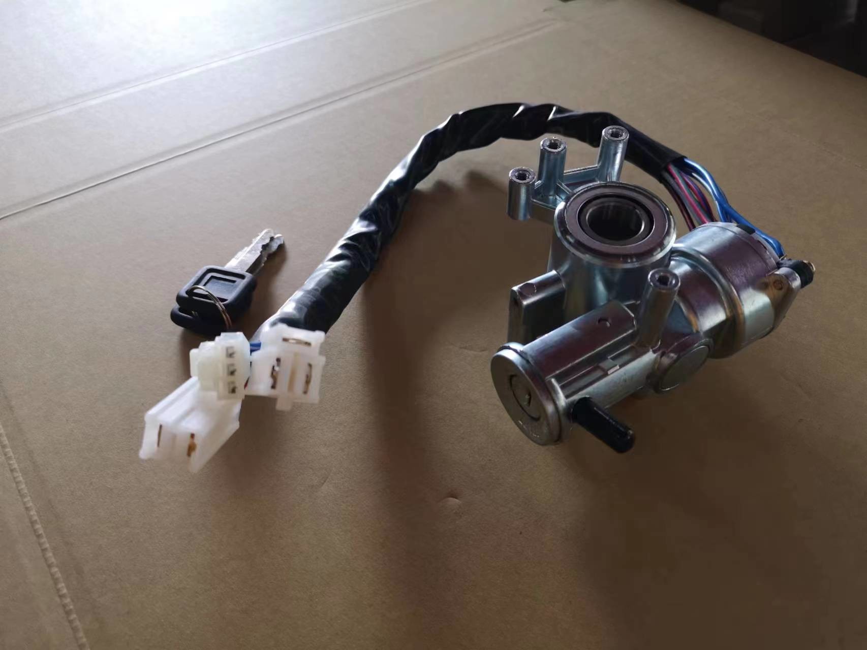 8943422200 ISUZU Steering Lock For Light Truck NHR NKR Ignition Switch Seat Truck Start Key Cylinder With Three Plug