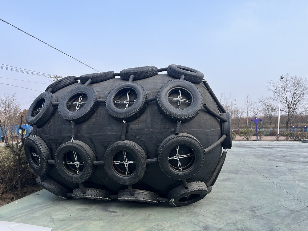 Energy Absorption 300-5000KJ Pneumatic Rubber Fender Good Abrasion Resistance Marine Parts