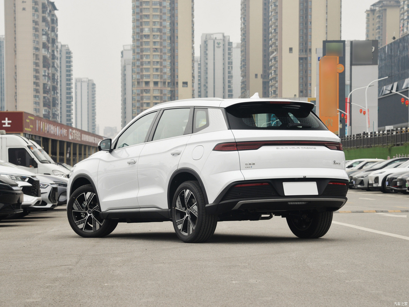 135 Maximum Torque BYD Fully Electric Sedan with Modern Style and LED Headlights