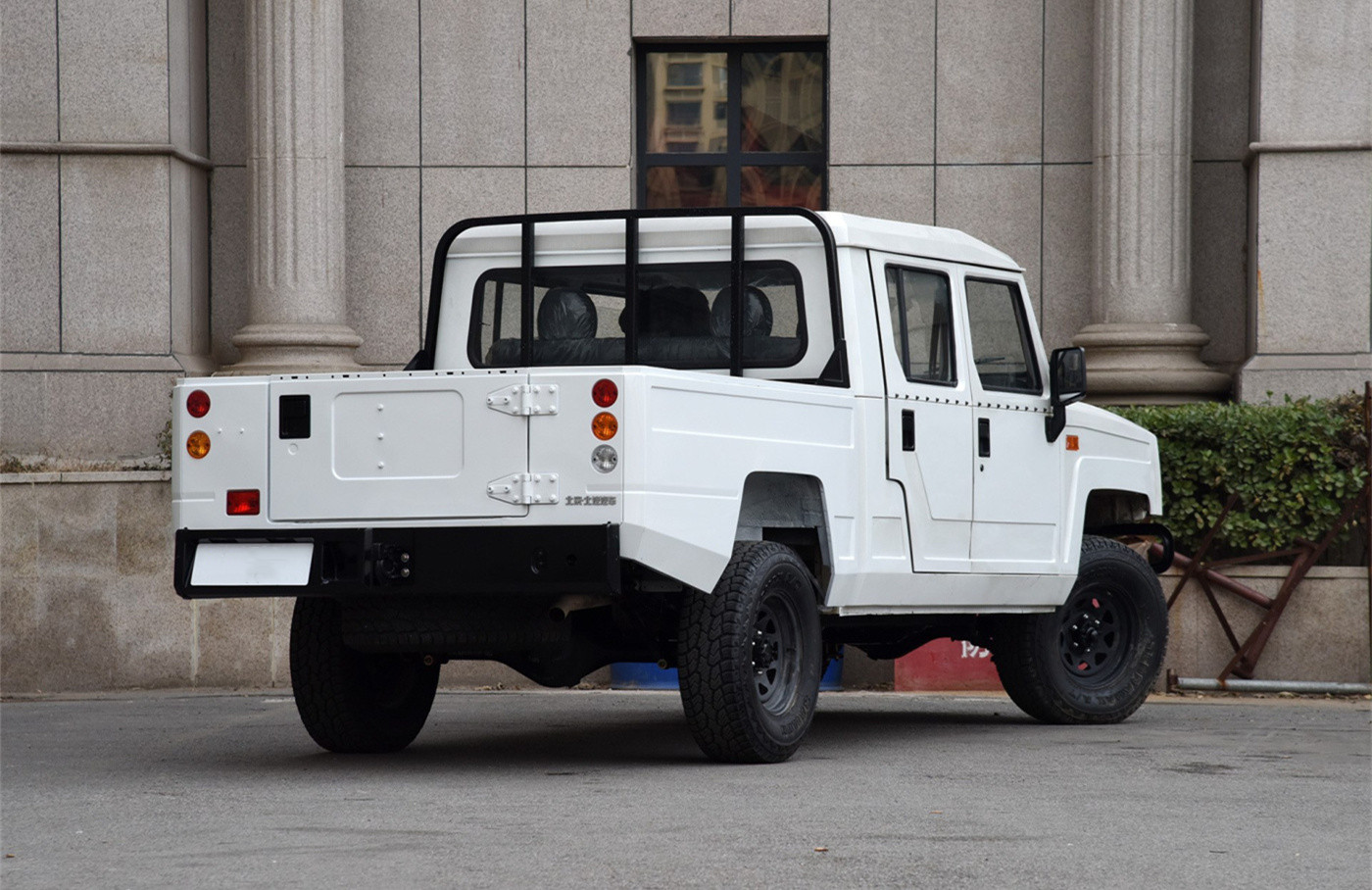 Double Row Diesel 4x4 Off-Road Pickup Truck with Air Suspension Driver's Seat
