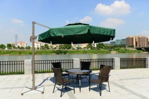 Quality 3m green sun umbrella solar umbrella beach umbrellas wholesale
