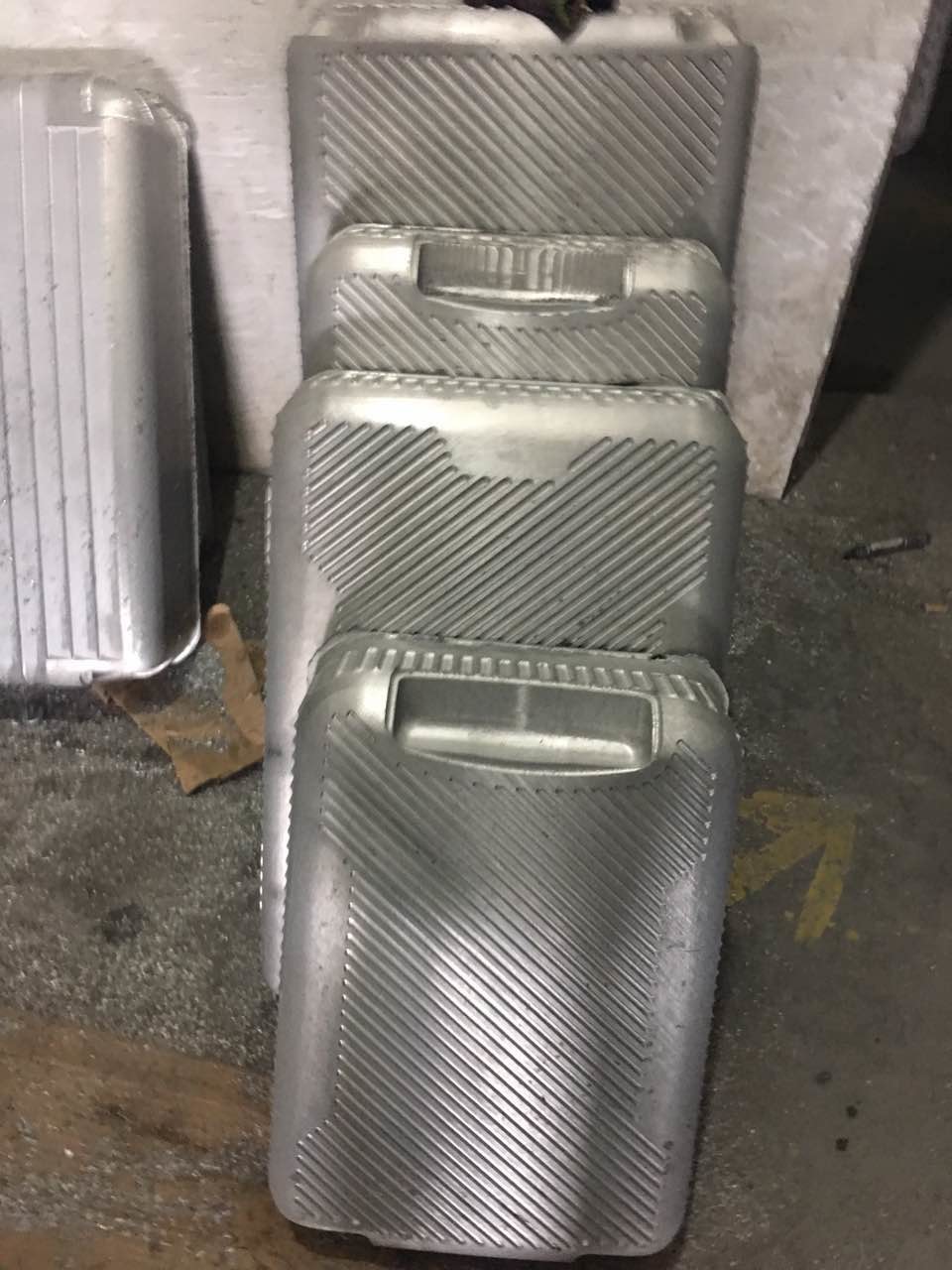 Manufacturer different types of Luggage Aluminum Mould for forming machine production