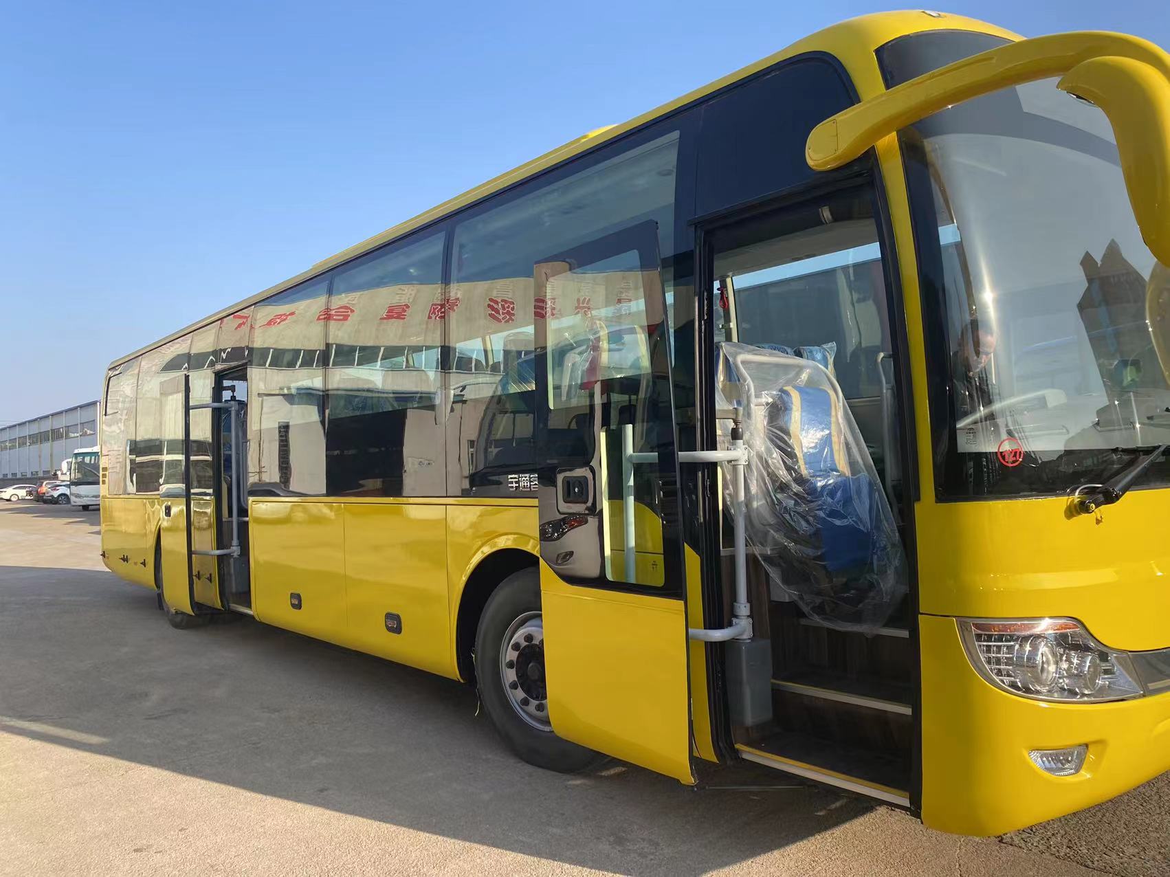 Used 65 Seater ZK6121 12m Coach Bus with 8.4L Displacement and Left Side Steering Wheel