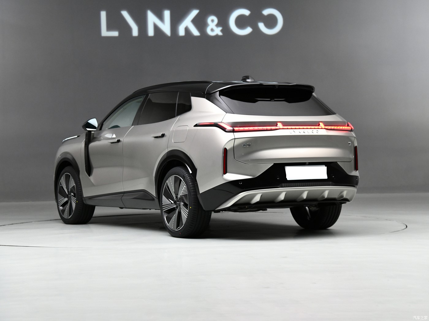 Lynk Co 08 2024 Version 03 06 02 09 2023 EM-P Time Limited Edition Ternary Lithium Car with EM-P Technology