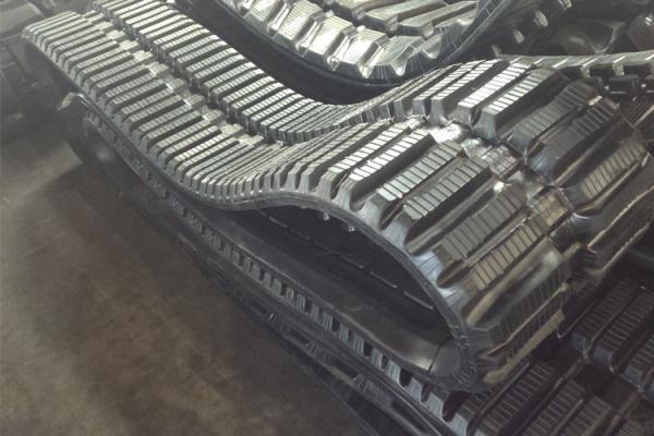 Vibration Resistance Skid Steer Replacement Tracks Conventional / Interchangeabl