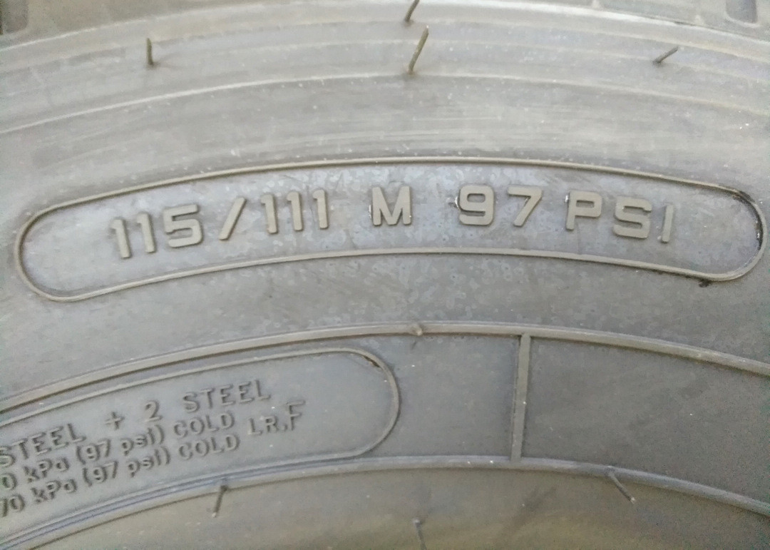 All Steel Radial Ply Travel Coach Tires 7.00R16LT Premium Natural Rubber Materials