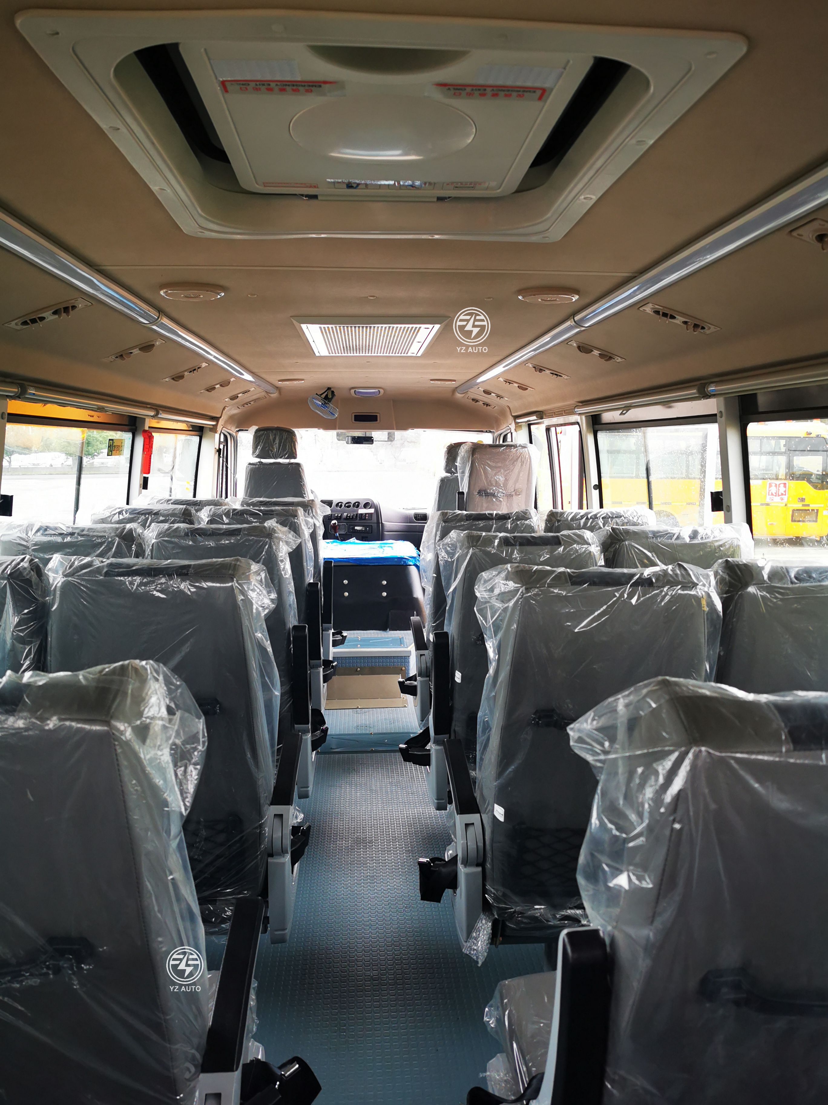 Dongfeng Mid-size 30-seat Luxury Coach Bus for Long Distance Travel Diesel Tyre 11R18