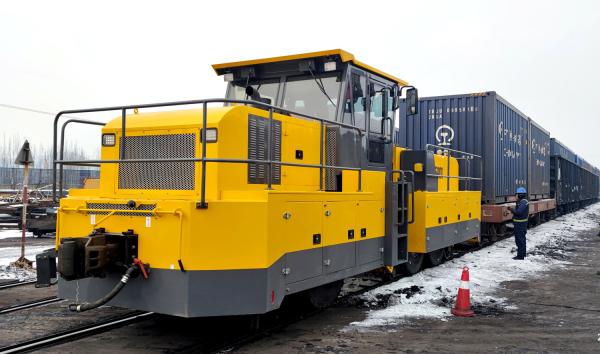 Dual Purpose Track Mobile Railcar Mover Tractor Is Suitable For Railway Station