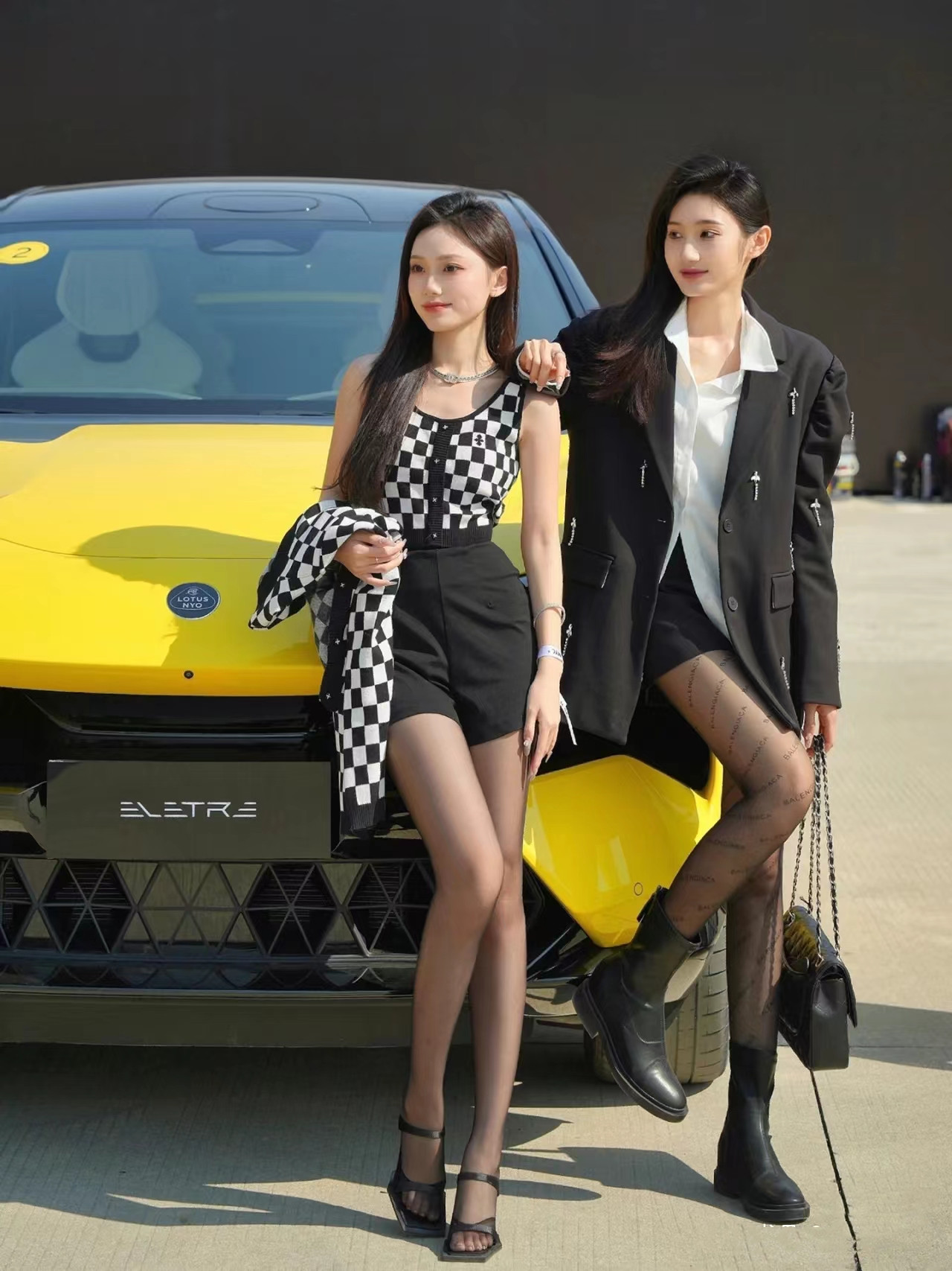 Lotus Eletre R 15.1" LCD Meter Adult Electric Vehicle with 15 Speakers 11 Exterior Cameras and AR-HUD Charging Pile