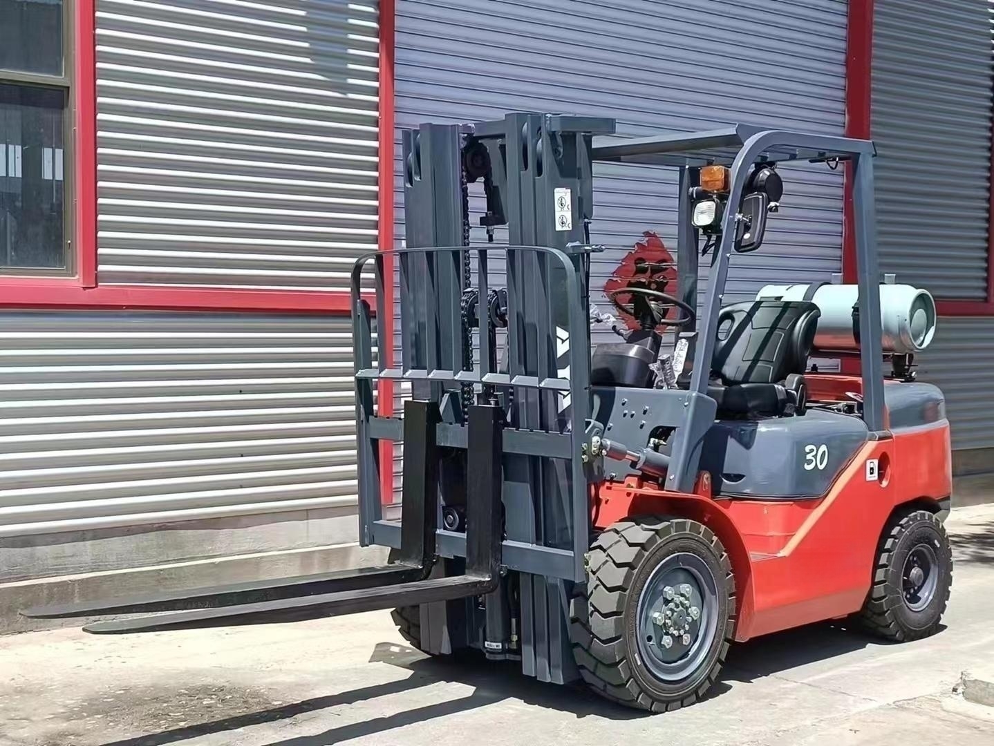 3.5 Ton Propane Forklift with EPA Engine and Fork Width of 685mm