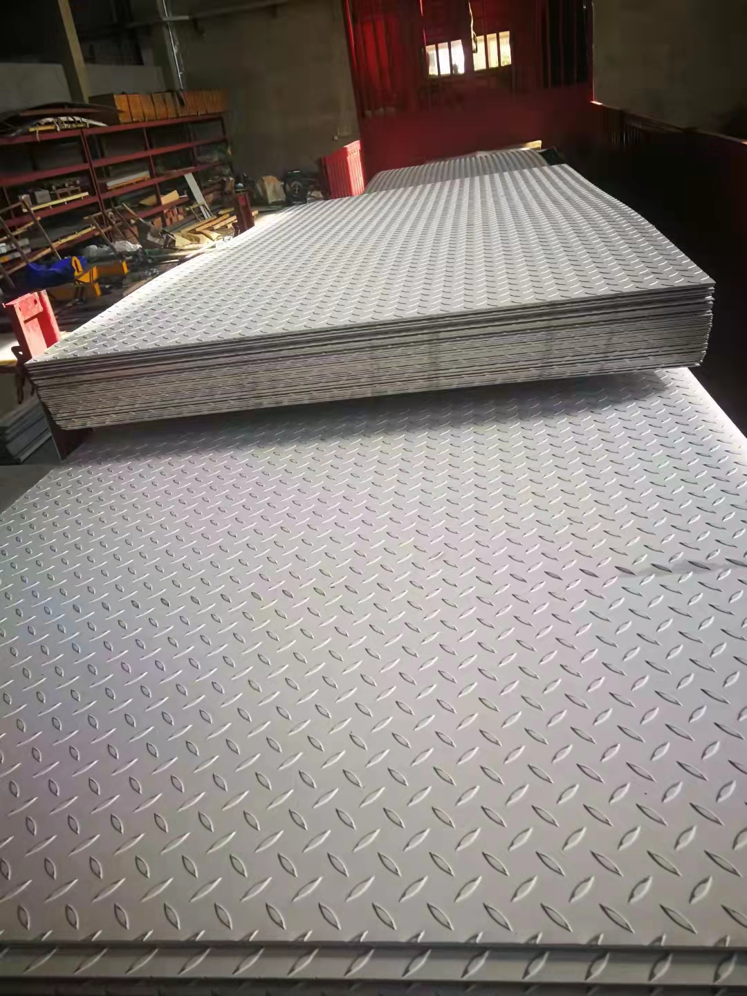 Galvanized Stainless Steel Checkered Sheet ASTM A36 Q235b Steel SS400 5mm Anti Slip