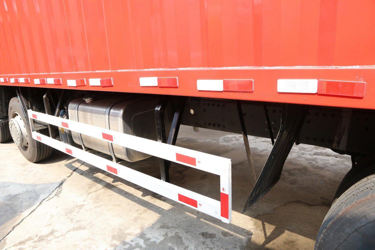 Air Conditioning Deflector Double Rear Axle C5H Model Diesel 310HP 8*4 9.52M SITRAK Van Truck