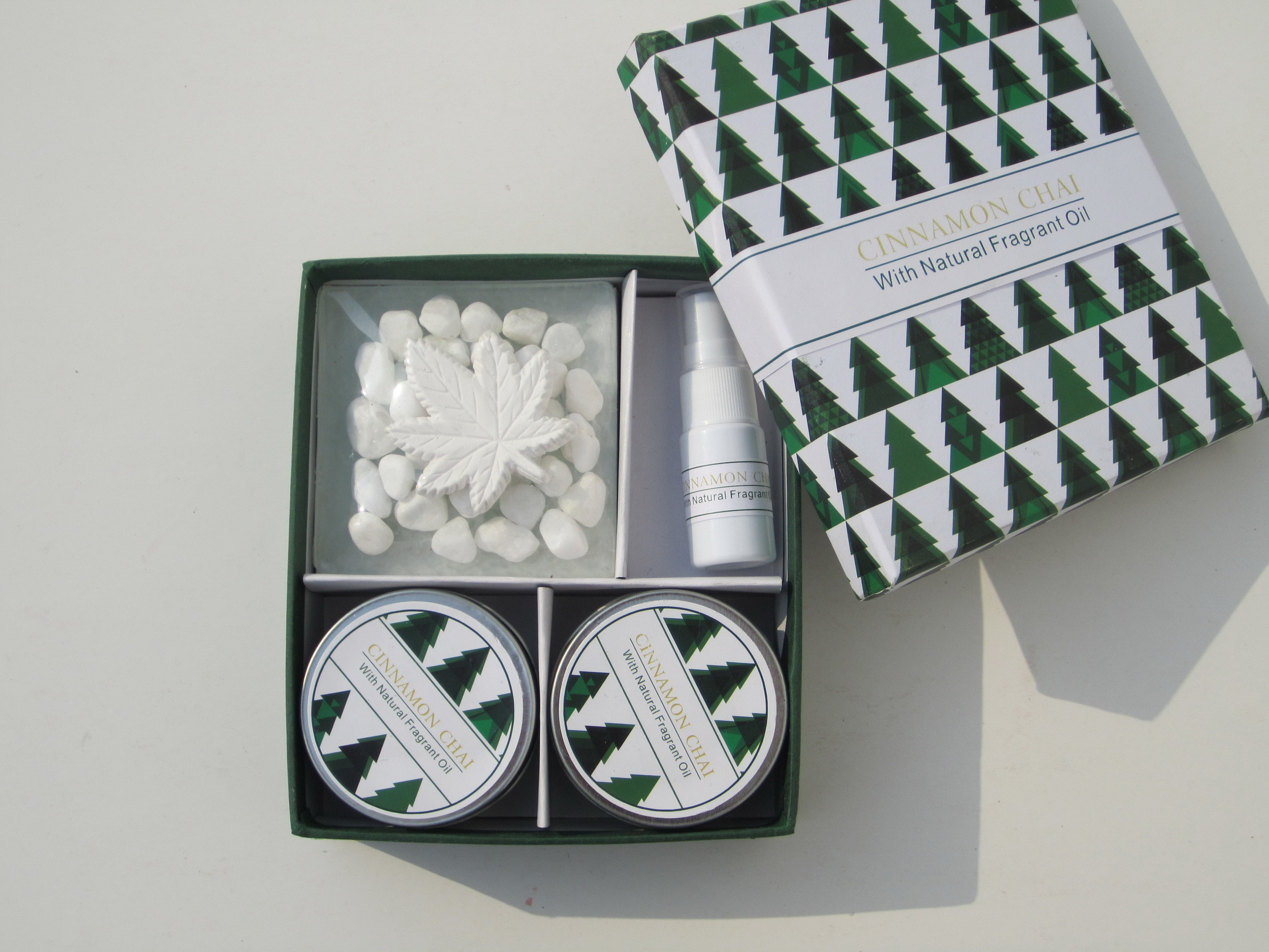 Red & Green Cinnamon chai fragrance scented tin candle & essential oil packed into gift box