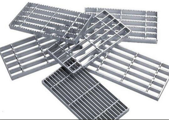 Q235 Hot Dipped Galvanised Walkway Grating 32*3mm Stair Tread Grating
