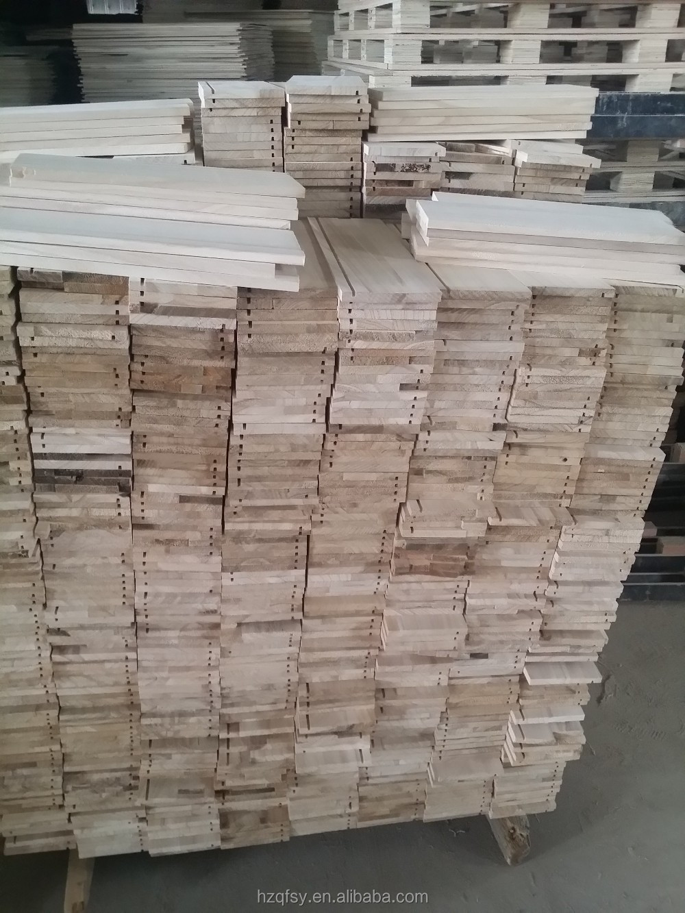 Customizable Eco Friendly Solid Wood Paulownia Boards with Moisture Content of 8%-12%
