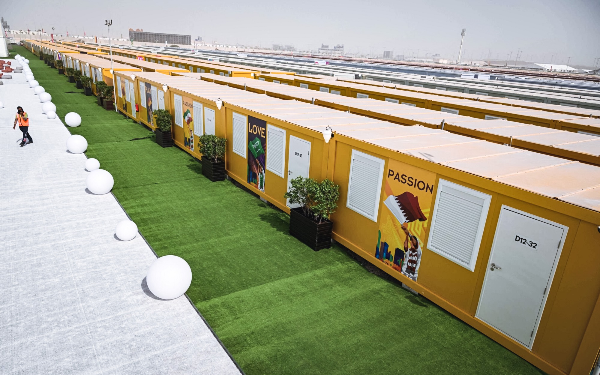 Small Living Spaces Apartment Container Homes with Customized Color and Modular Design