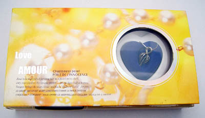 Spanish Versions Color Box Love Pearl Necklace Gift Box With Fashion Cage Pendant for Birthday or Holiday Gift