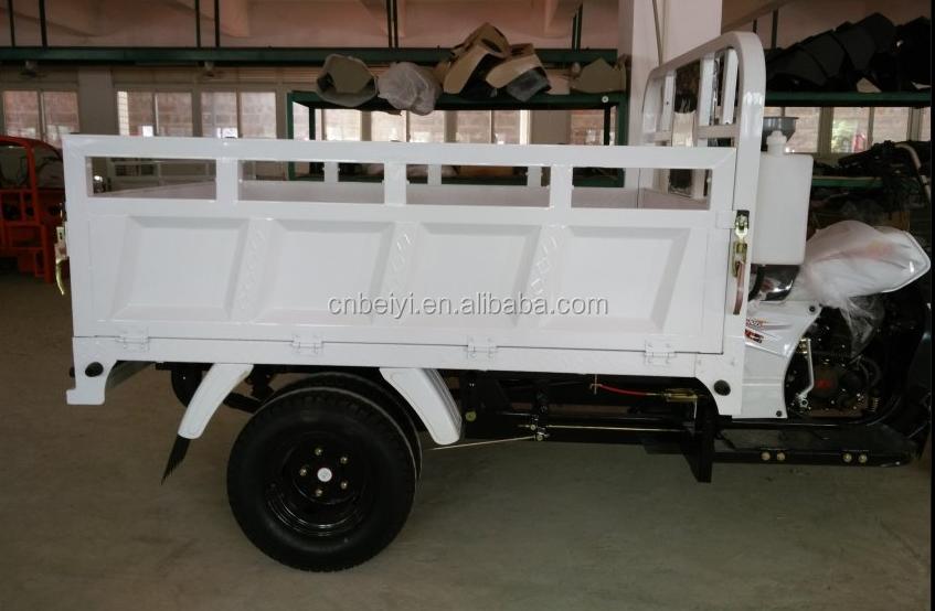 Motorized Driving Type 5 Wheel Tricycle with Cabin 200cc Water Cooling Heavy Carrying
