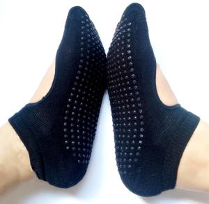 Quality Unique Design Pilates Sticky Socks Quick Dry Anti Bacterial Barre Socks Customized Color Safety Socks wholesale