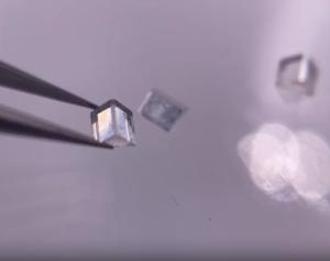 Quality Colorless mono CVD Lab Grown Diamonds Single Crystal Optical Prism 2x2x1mm wholesale