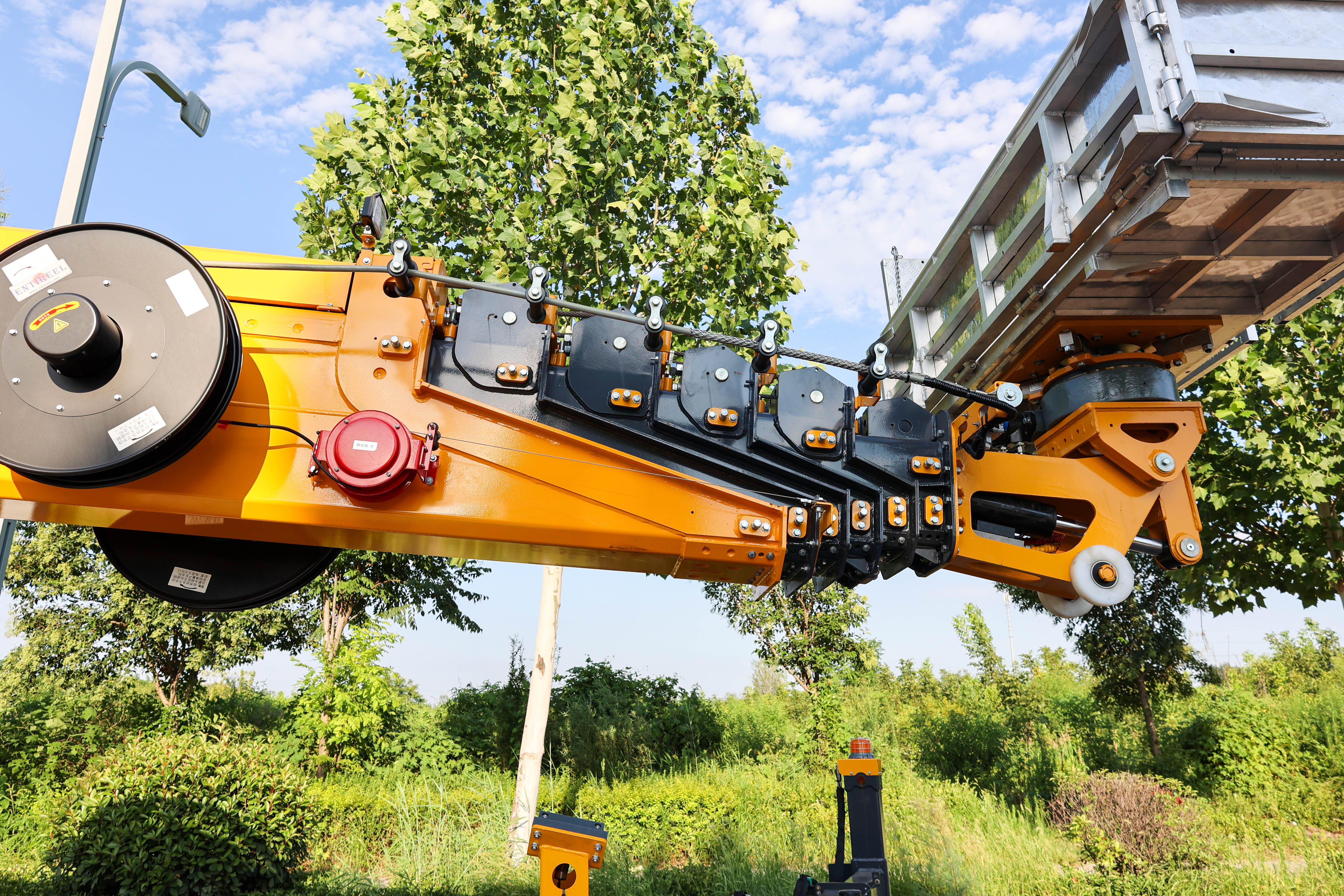 DONGFENG 153HP Telescopic Boom Lift Truck 32m Hydraulic Man Lift Truck in Stock